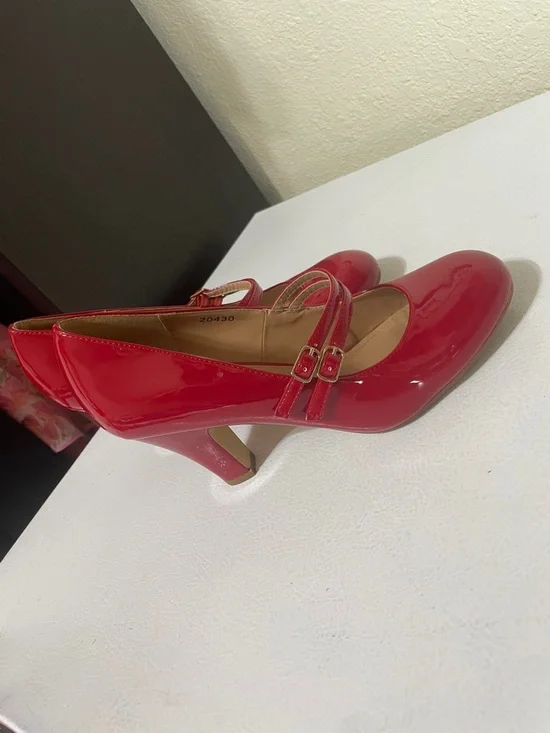 TG Women's Red Patent Leather Mary Jane Style Heels. Good Condition. Size 7 1/2. - Picture 5 of 9